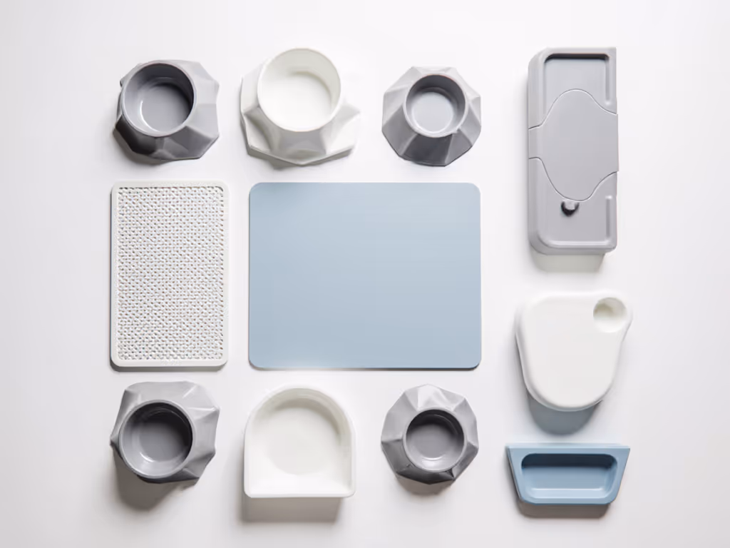 compact_feeding_station_with_mat_and_fountain